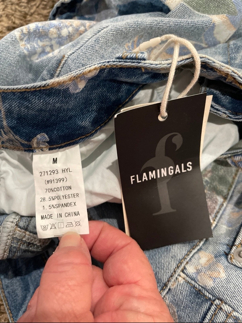Flamingals NWT mid rise, cropped floral, print jeans, size medium - Picture 3 of 4